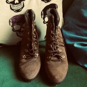 SOLD‼️ Ralph Lauren Lace Up Booties